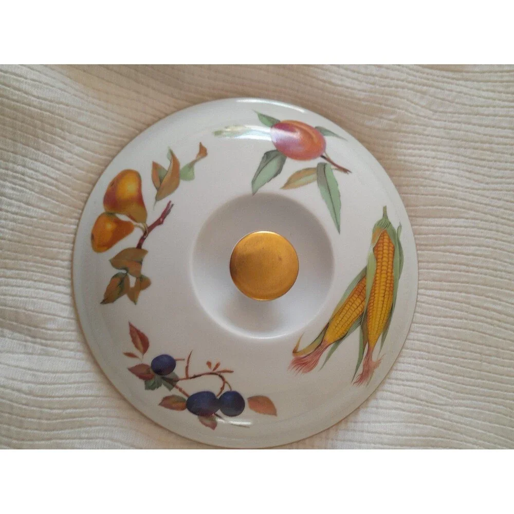Royal Worcester round casserole with lid